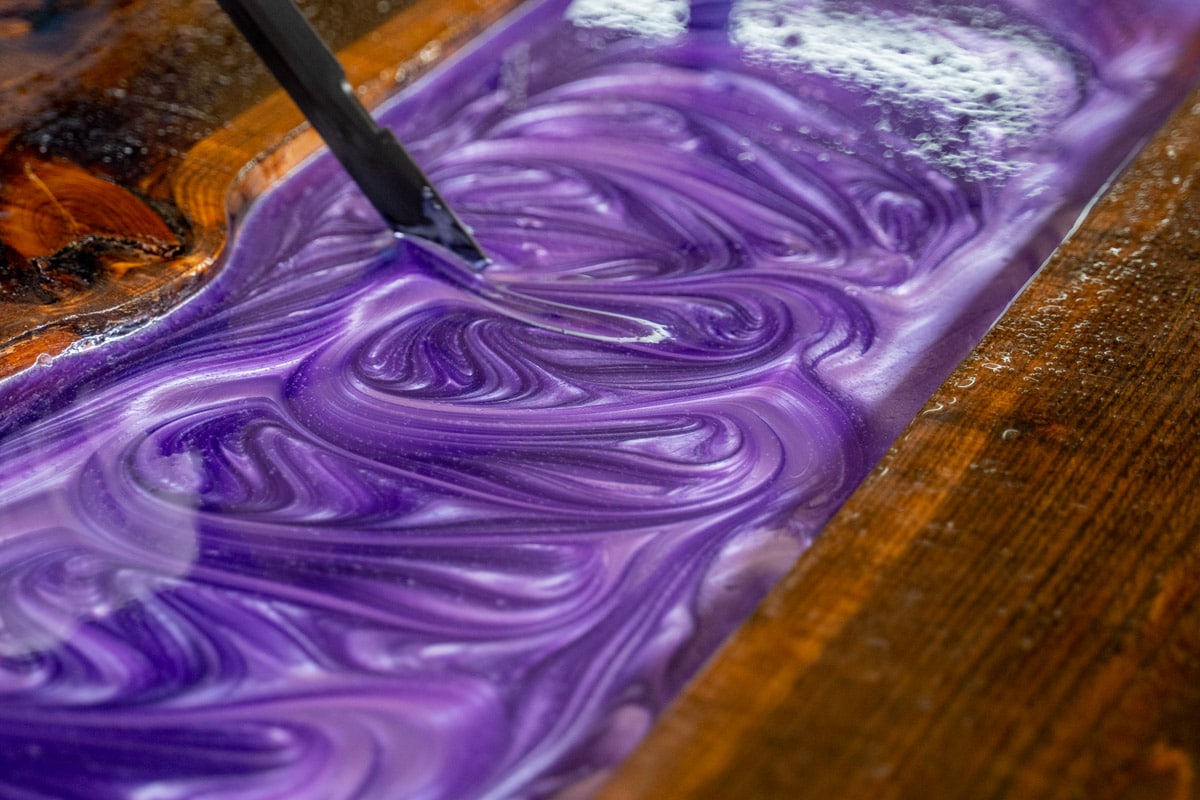 Résine époxy pour table rivière : peinture, colorant, nacre & pigment