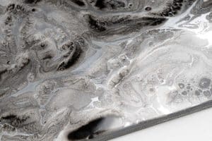 Metallic PLATINUM SILVER & JET ČIERNA – Epoxidová podlaha na liatie
